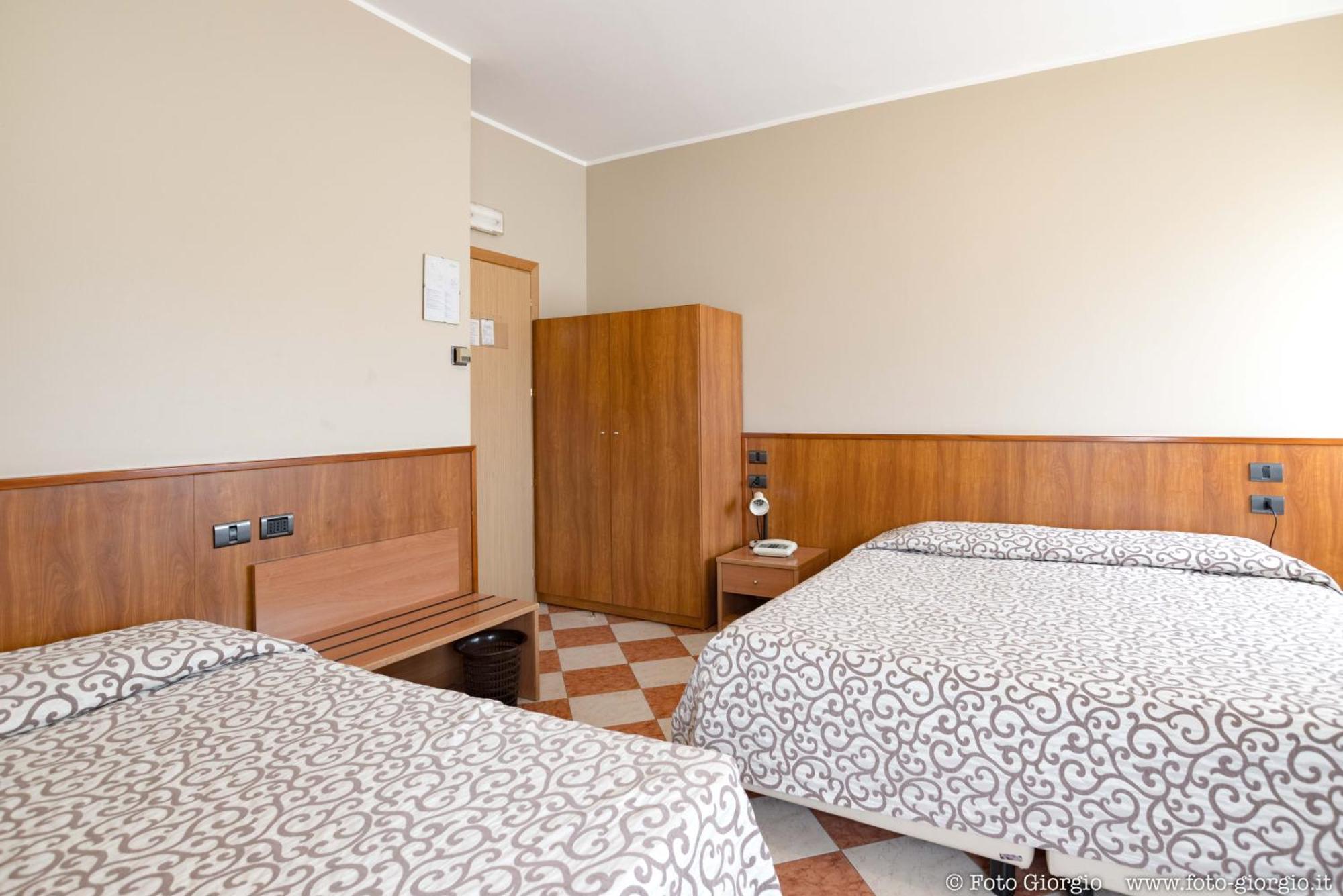 Hotel Daina Дальмине Экстерьер фото