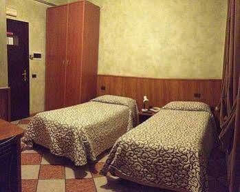 Hotel Daina Дальмине Экстерьер фото