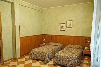 Hotel Daina Дальмине Экстерьер фото